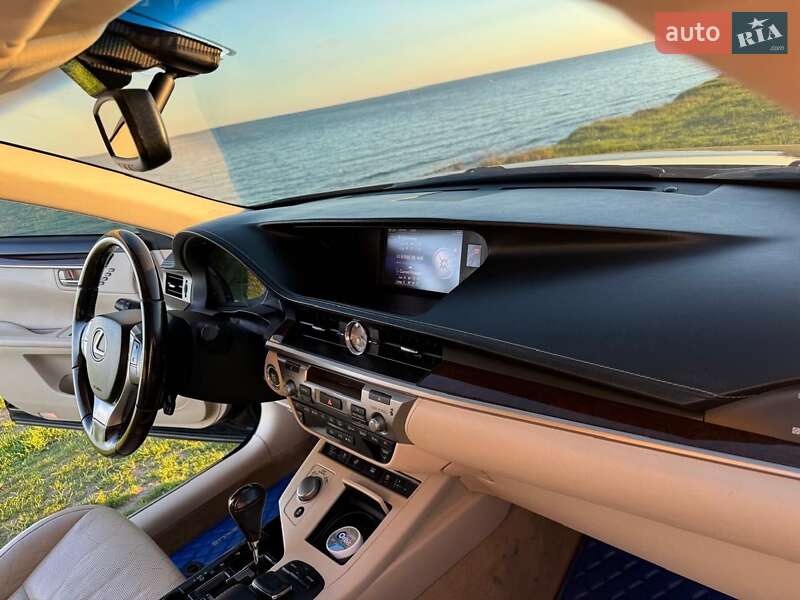 Седан Lexus ES 2015 в Одесі