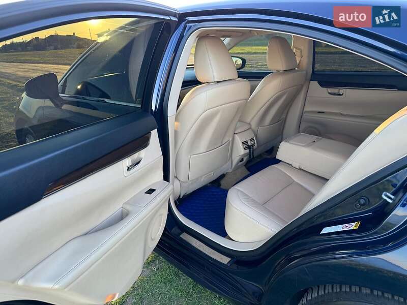 Седан Lexus ES 2015 в Одесі