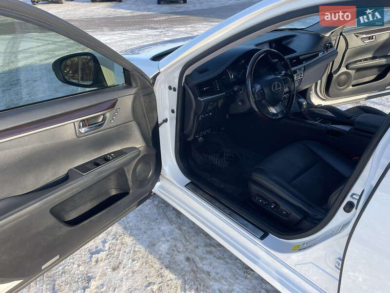 Седан Lexus ES 2018 в Киеве