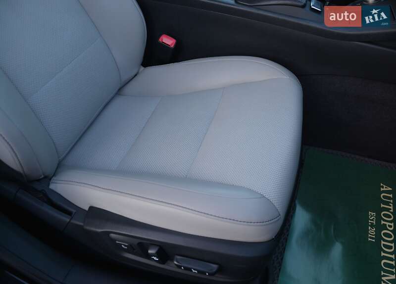 Седан Lexus ES 2013 в Киеве