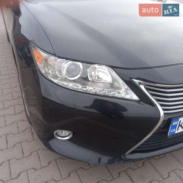 Седан Lexus ES 2014 в Киеве