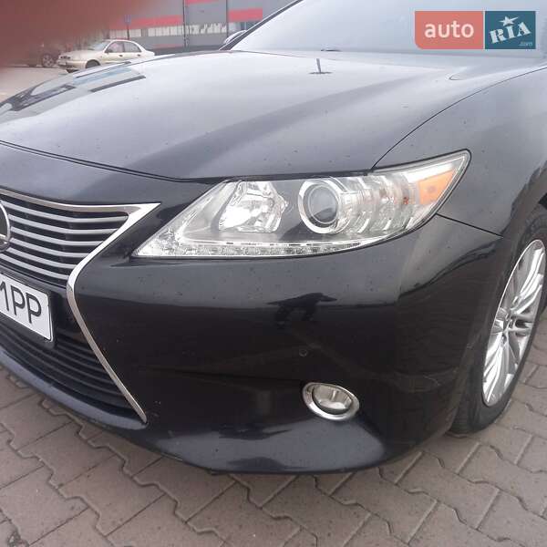 Седан Lexus ES 2014 в Киеве