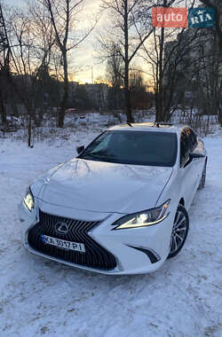 Седан Lexus ES 2019 в Киеве