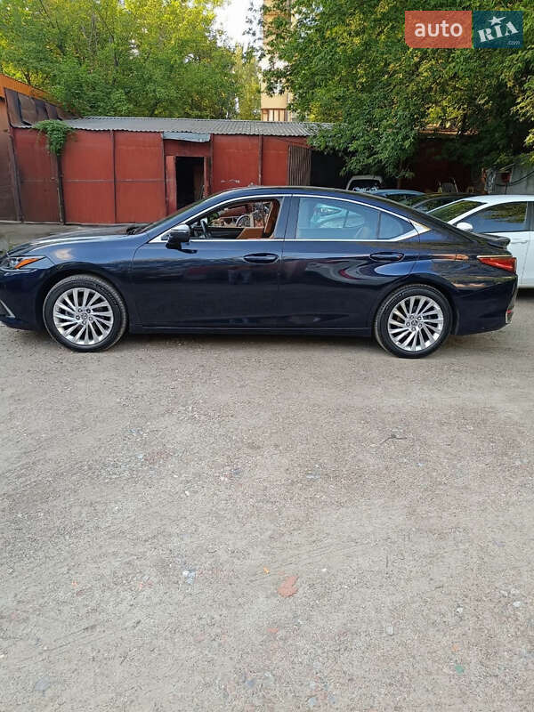 Седан Lexus ES 2023 в Киеве