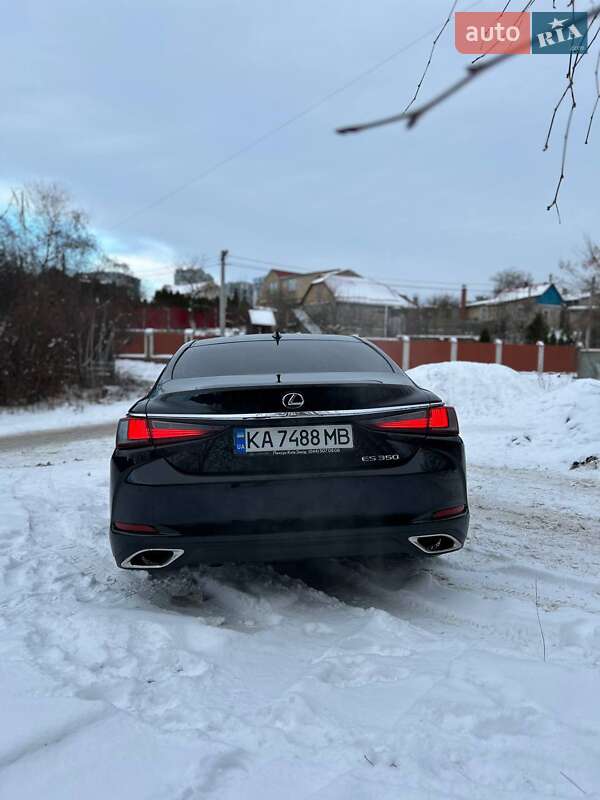 Седан Lexus ES 2018 в Киеве