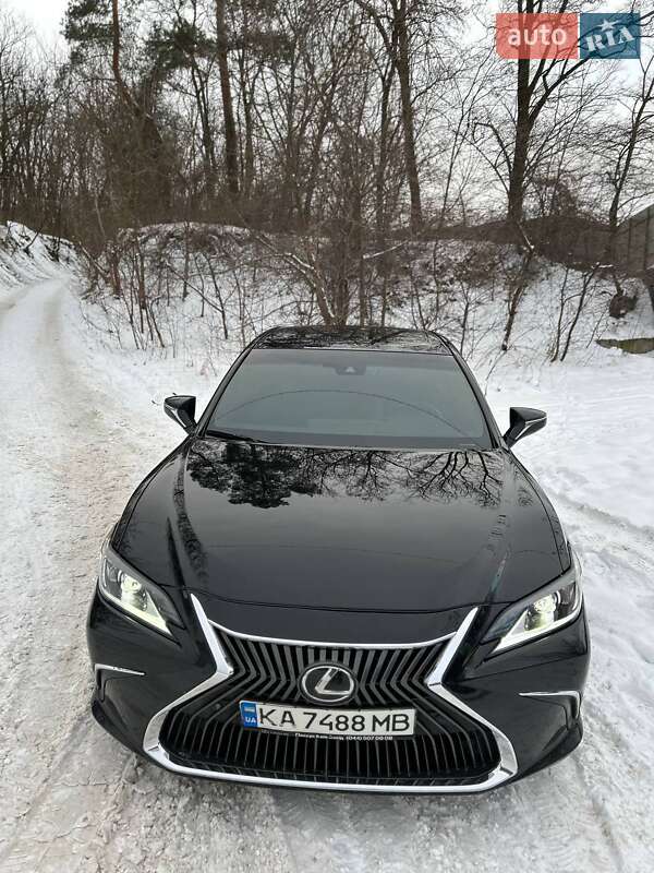 Седан Lexus ES 2018 в Киеве