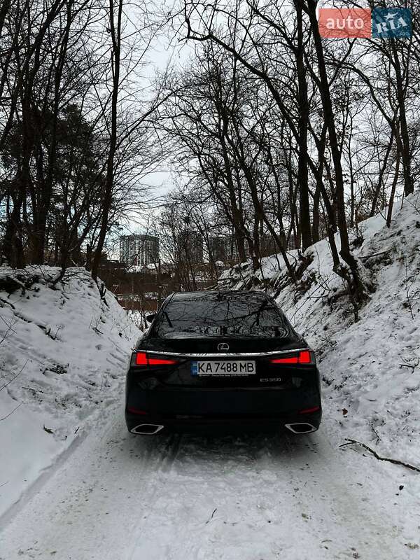 Седан Lexus ES 2018 в Киеве