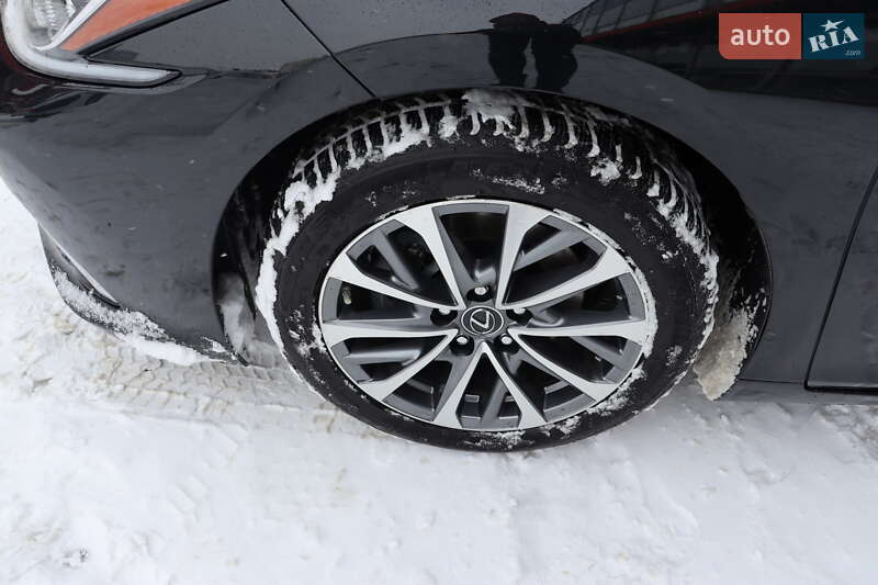 Седан Lexus ES 2022 в Львове