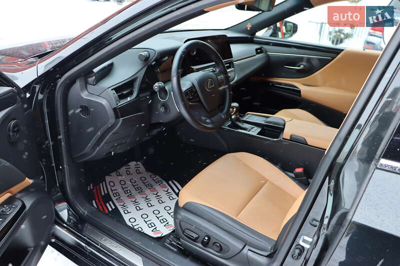 Седан Lexus ES 2022 в Львове