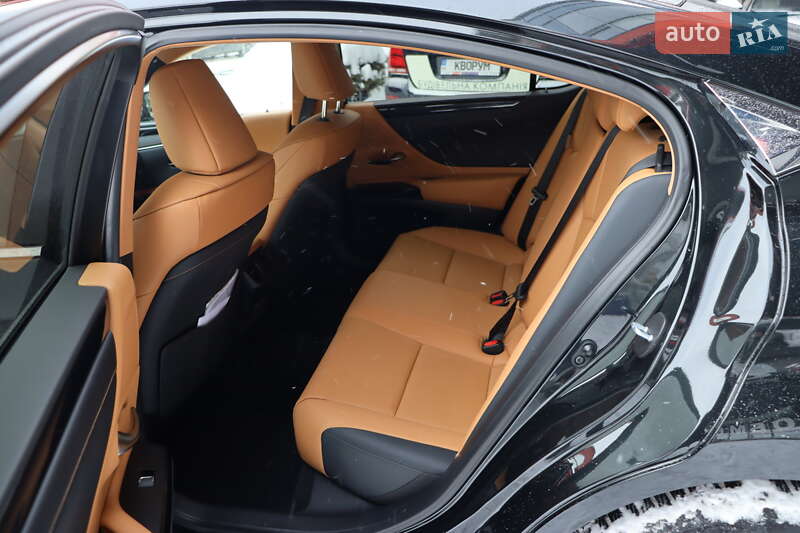 Седан Lexus ES 2022 в Львове