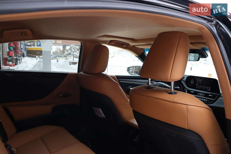 Седан Lexus ES 2022 в Львове