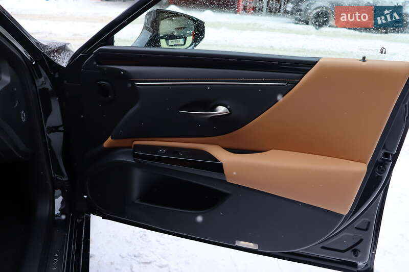 Седан Lexus ES 2022 в Львове