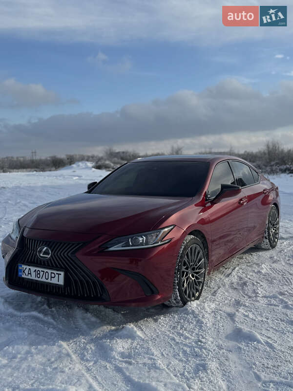 Седан Lexus ES 2019 в Киеве