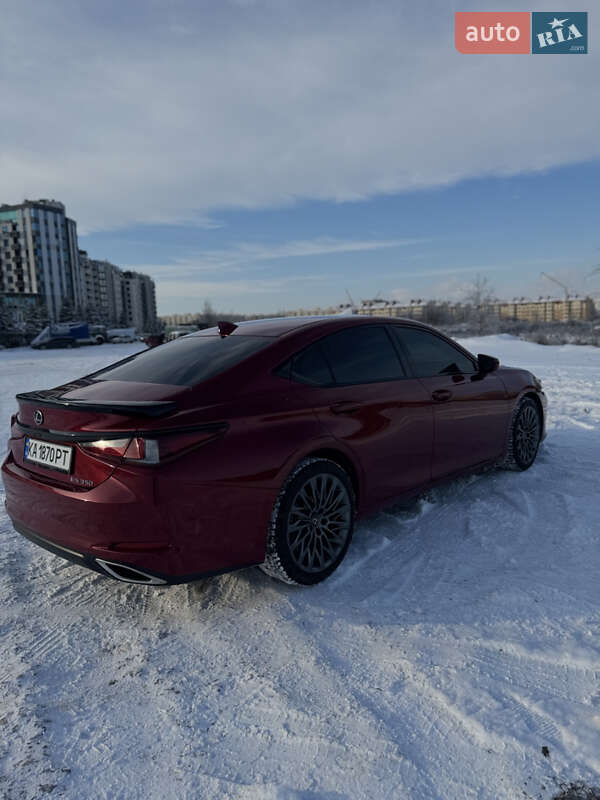 Седан Lexus ES 2019 в Киеве
