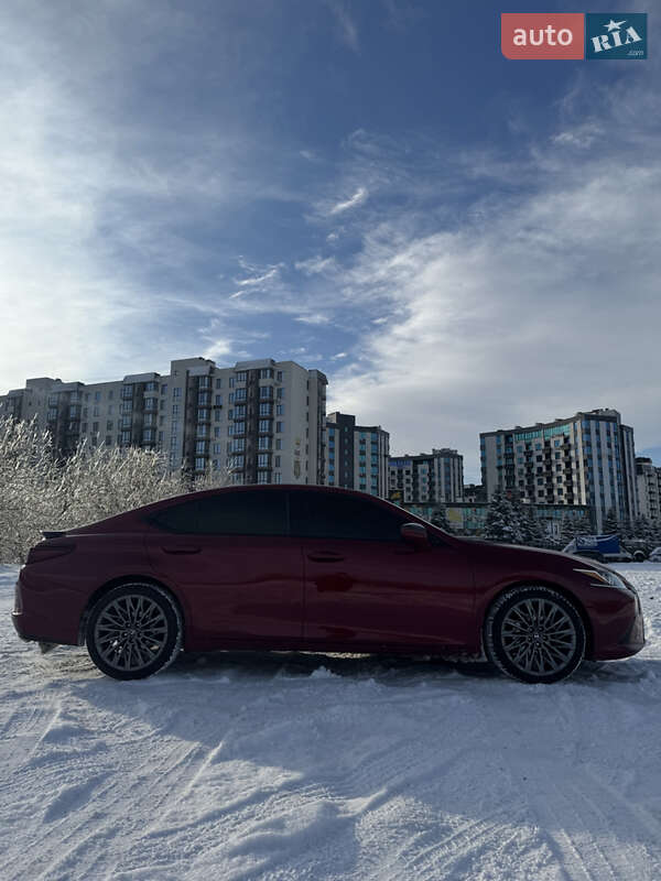 Седан Lexus ES 2019 в Киеве