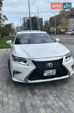 Седан Lexus ES 2015 в Киеве