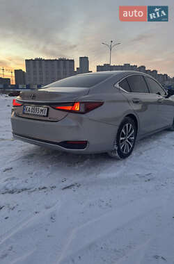 Седан Lexus ES 2019 в Киеве