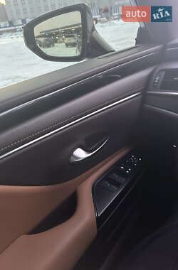 Седан Lexus ES 2019 в Киеве