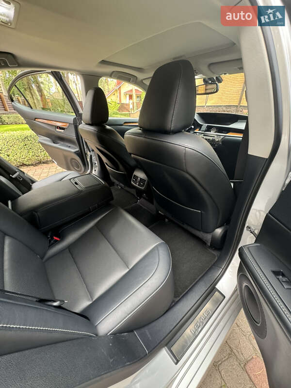 Седан Lexus ES 2014 в Ирпене