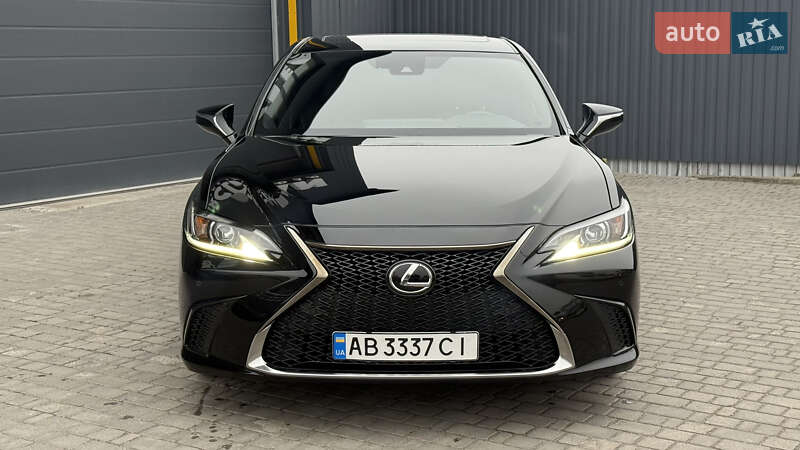 Седан Lexus ES 2019 в Виннице