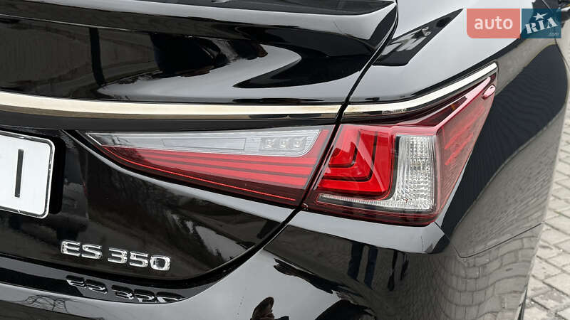 Седан Lexus ES 2019 в Виннице
