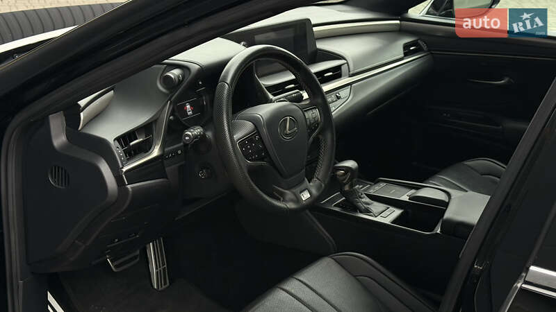 Седан Lexus ES 2019 в Виннице