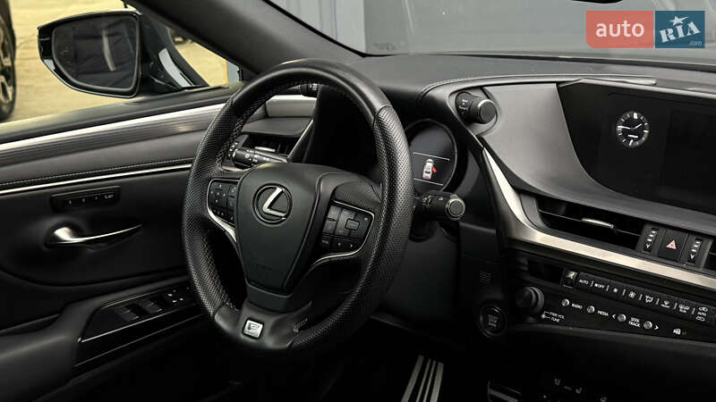 Седан Lexus ES 2019 в Виннице