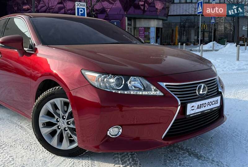 Седан Lexus ES 2014 в Киеве