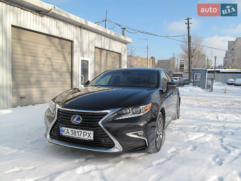 Седан Lexus ES 2016 в Киеве