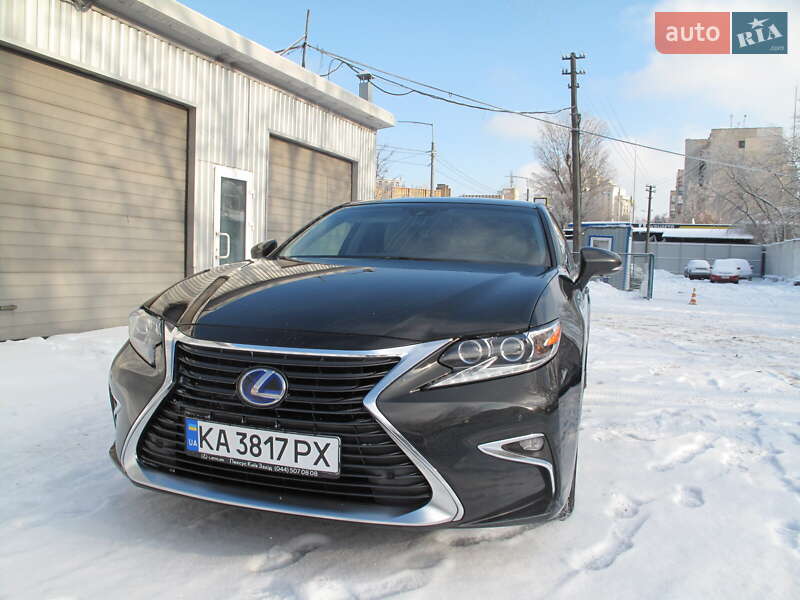 Седан Lexus ES 2016 в Киеве
