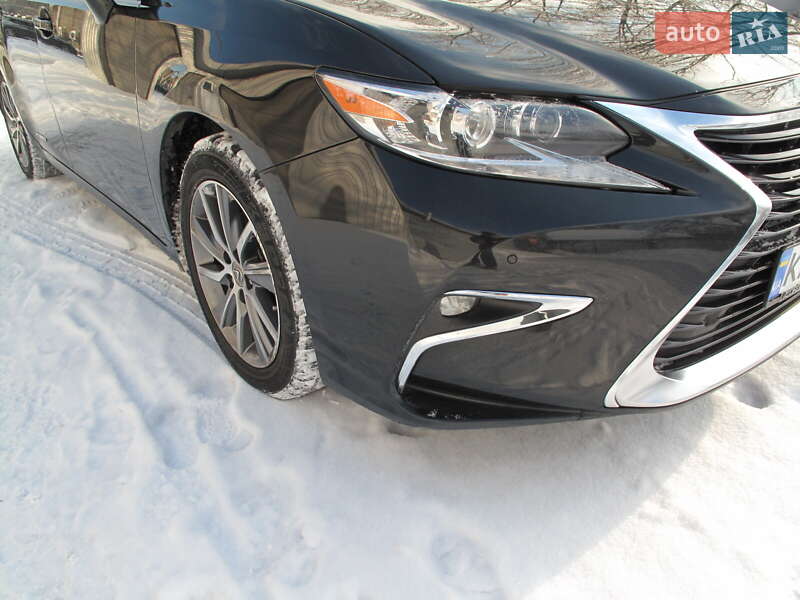 Седан Lexus ES 2016 в Киеве