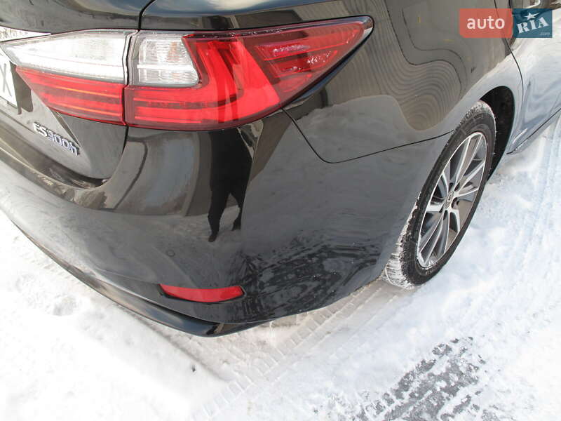 Седан Lexus ES 2016 в Киеве