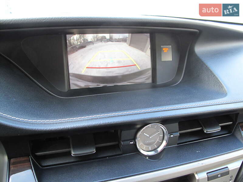 Седан Lexus ES 2016 в Киеве