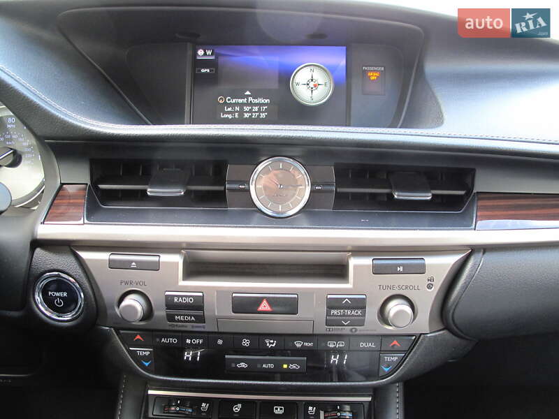 Седан Lexus ES 2016 в Киеве