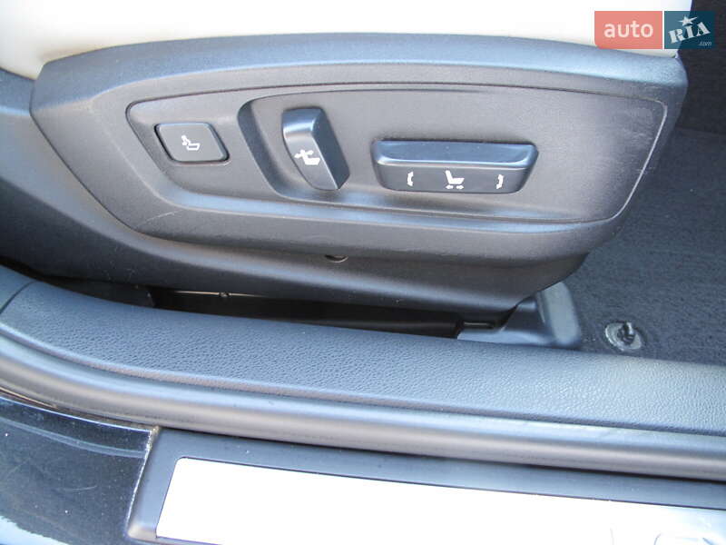 Седан Lexus ES 2016 в Киеве