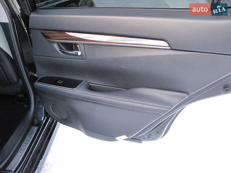 Седан Lexus ES 2016 в Киеве