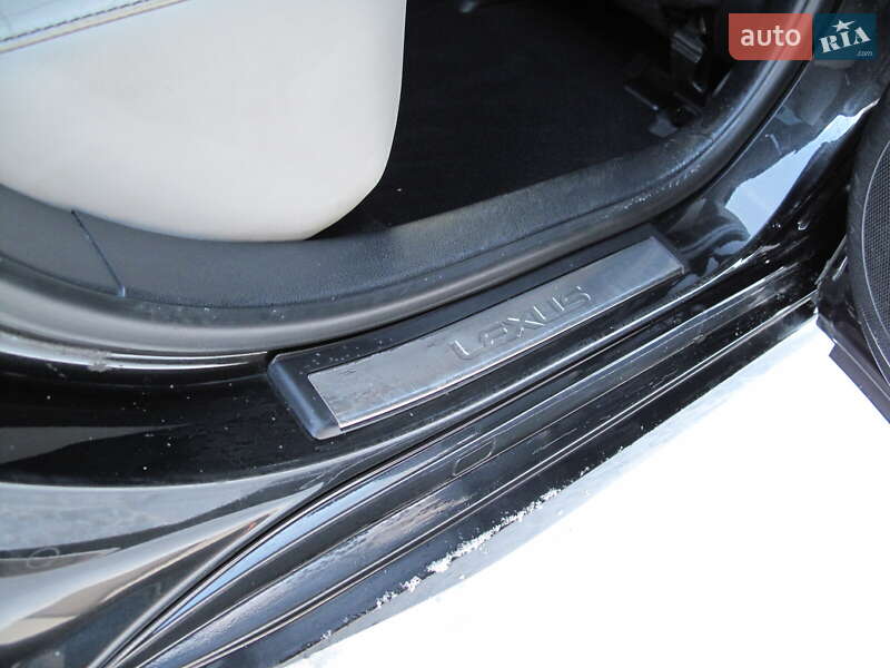 Седан Lexus ES 2016 в Киеве