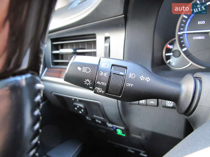 Седан Lexus ES 2016 в Киеве