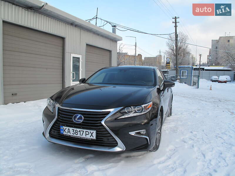 Седан Lexus ES 2016 в Киеве