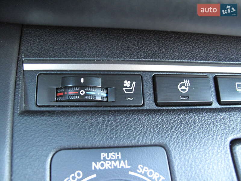 Седан Lexus ES 2016 в Киеве