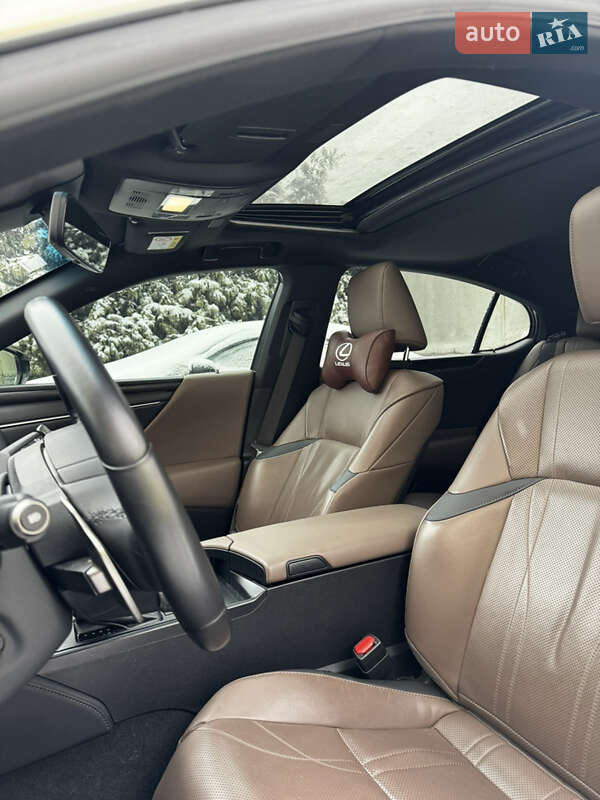 Седан Lexus ES 2023 в Киеве