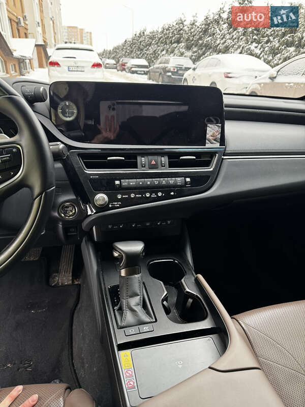 Седан Lexus ES 2023 в Киеве