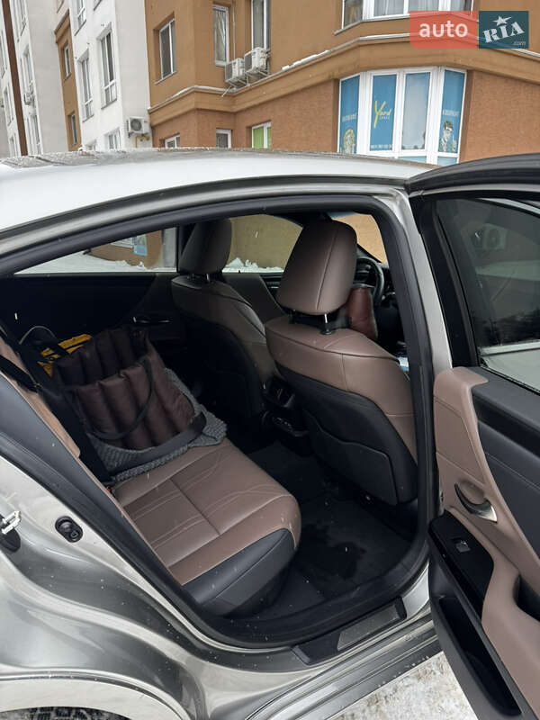 Седан Lexus ES 2023 в Киеве