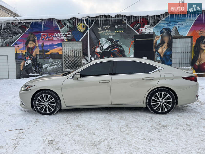 Седан Lexus ES 2020 в Киеве