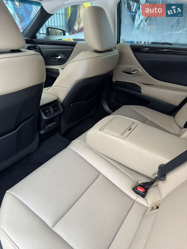 Седан Lexus ES 2020 в Киеве