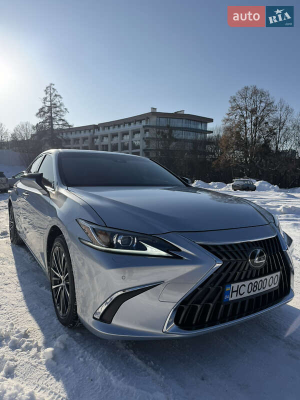 Седан Lexus ES 2024 в Львове