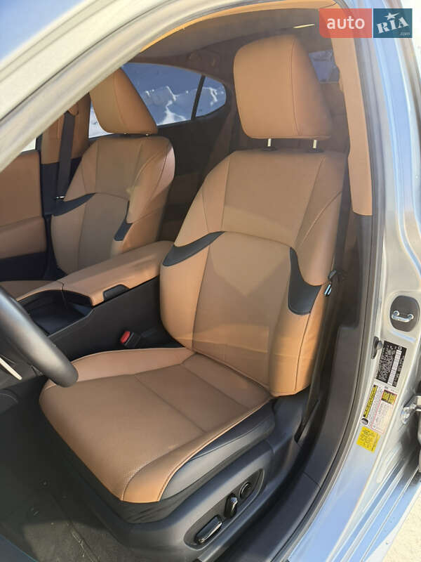 Седан Lexus ES 2024 в Львове