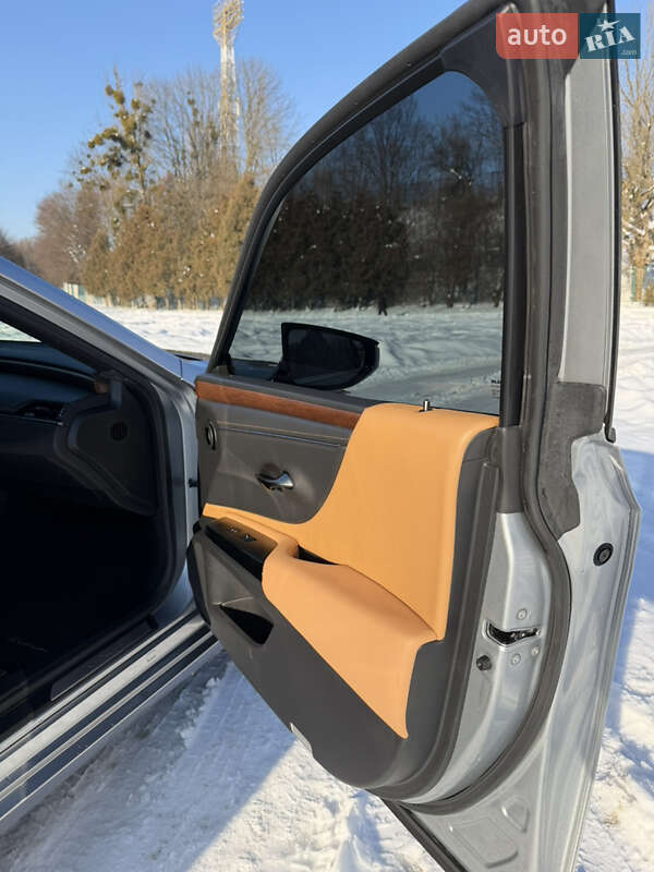 Седан Lexus ES 2024 в Львове