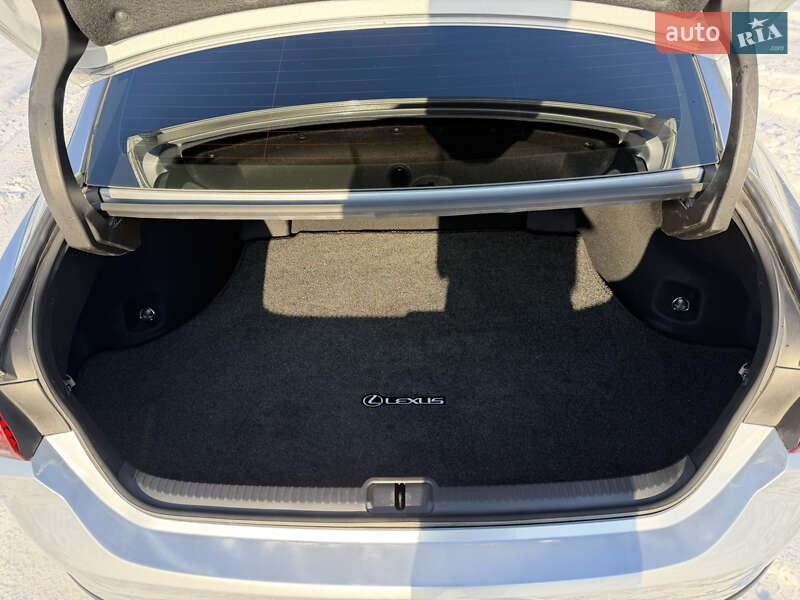 Седан Lexus ES 2024 в Львове