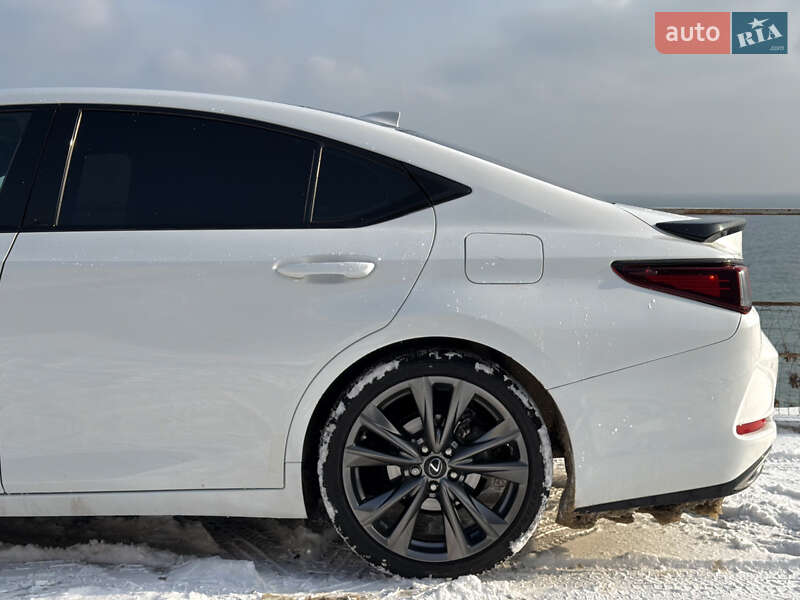 Седан Lexus ES 2020 в Одесі
